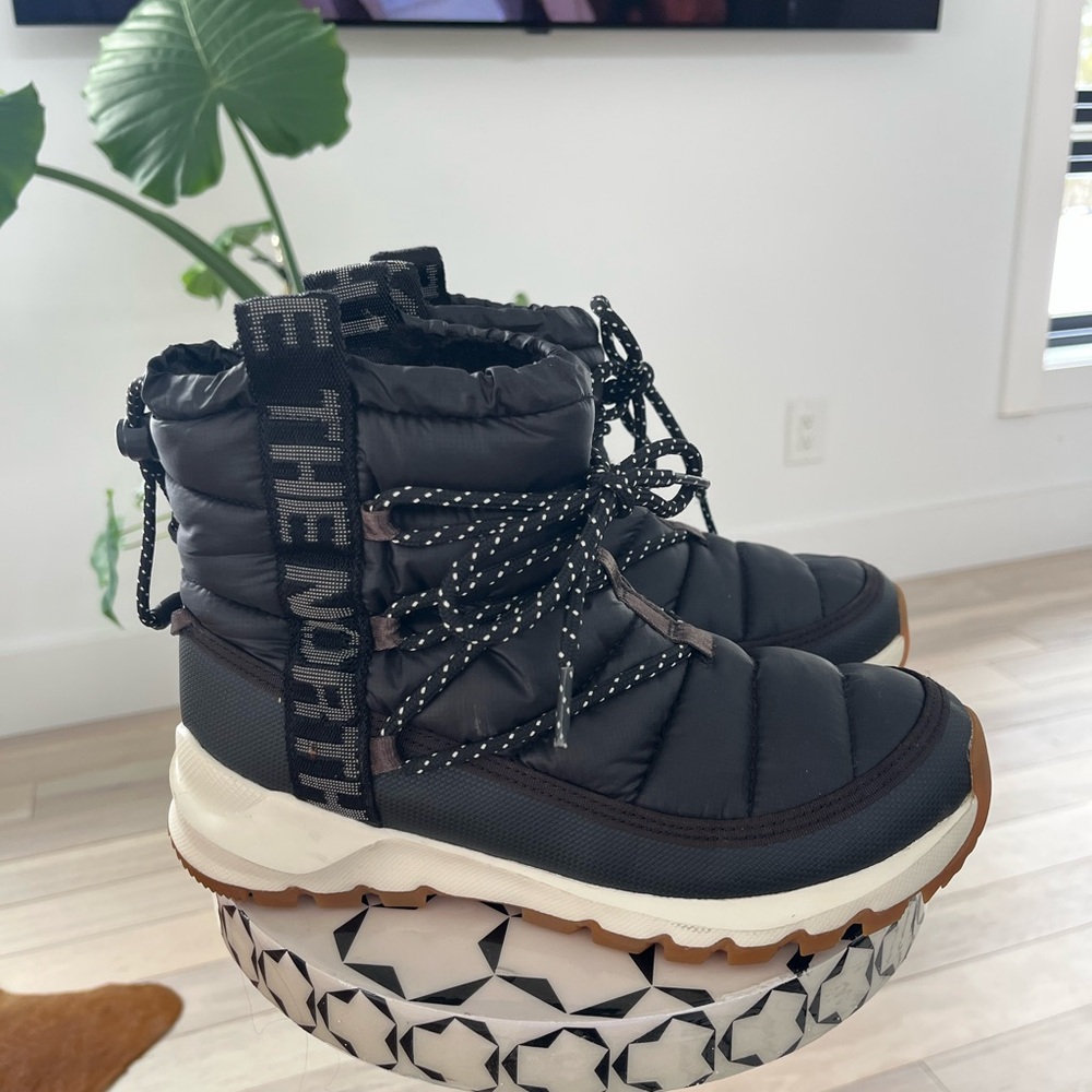 The North Face Black Winter Boots
Women’s ThermoBall™ Lace Up Waterproof Boots
